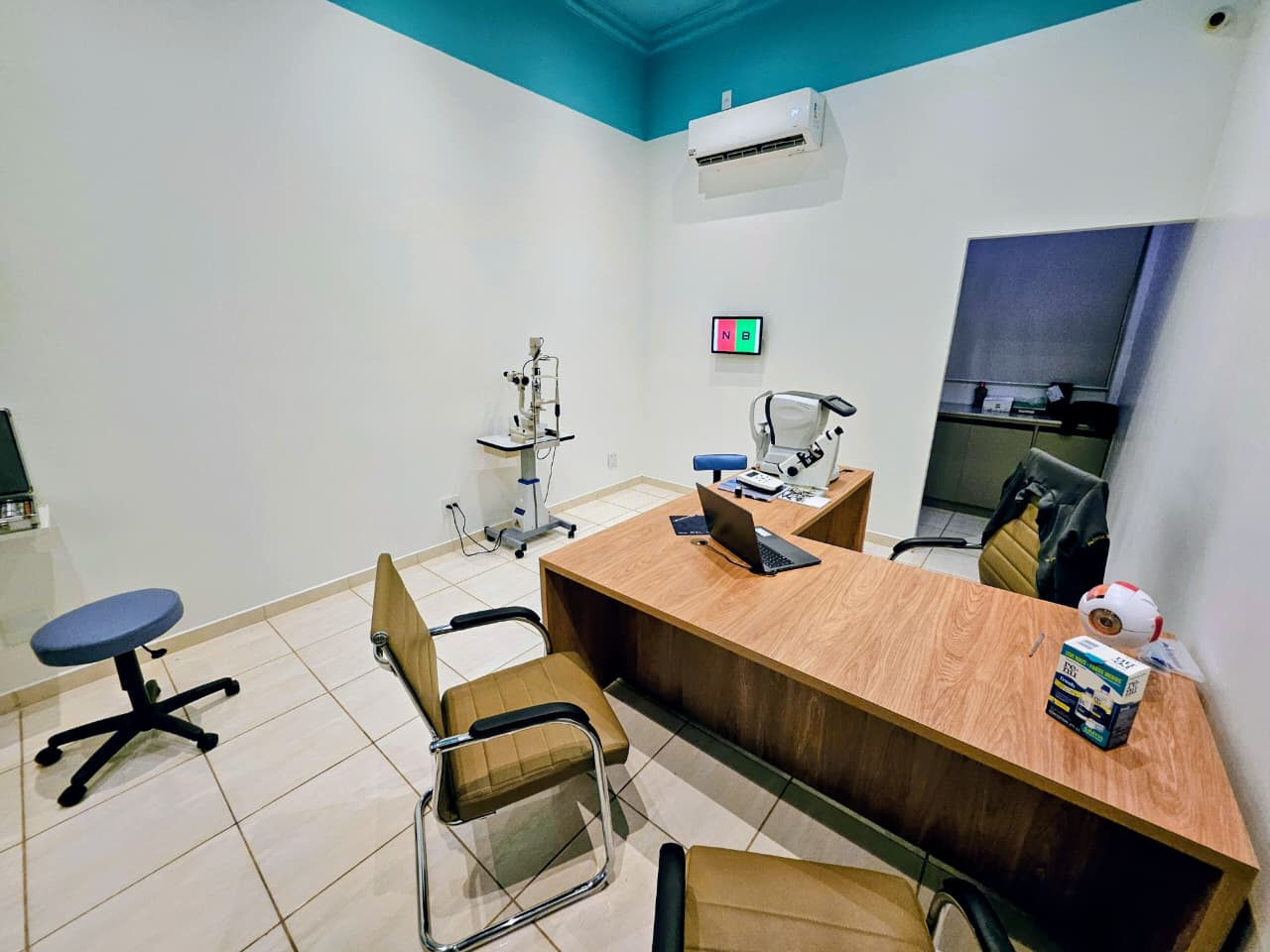Espaço para exame de vista em Uberaba com equipamentos de avaliação